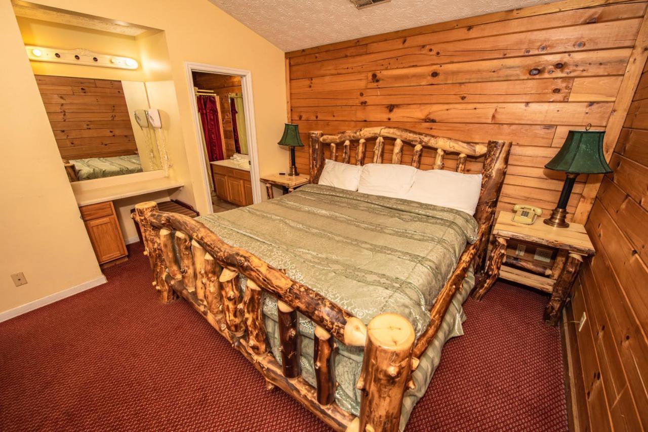 Cabin Close To Parkway Rd With River View Pigeon Forge Esterno foto