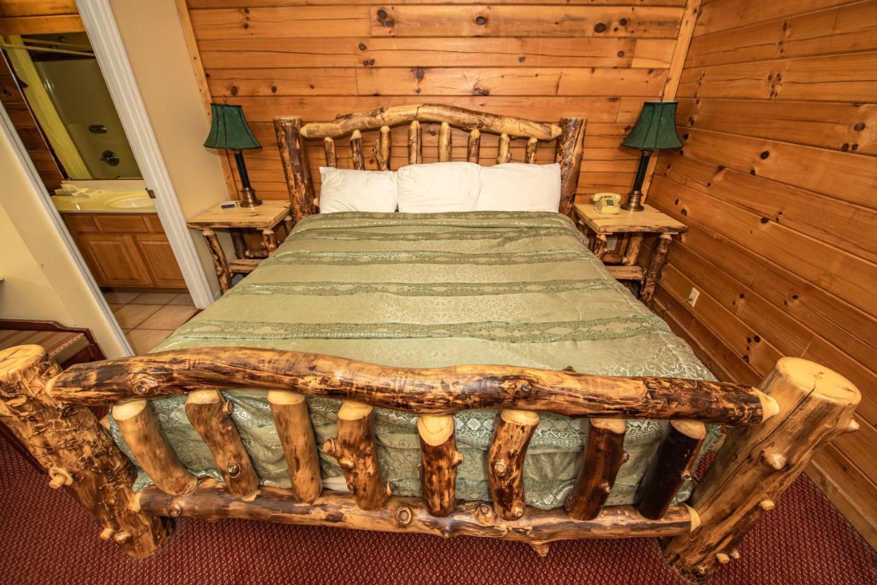 Cabin Close To Parkway Rd With River View Pigeon Forge Esterno foto