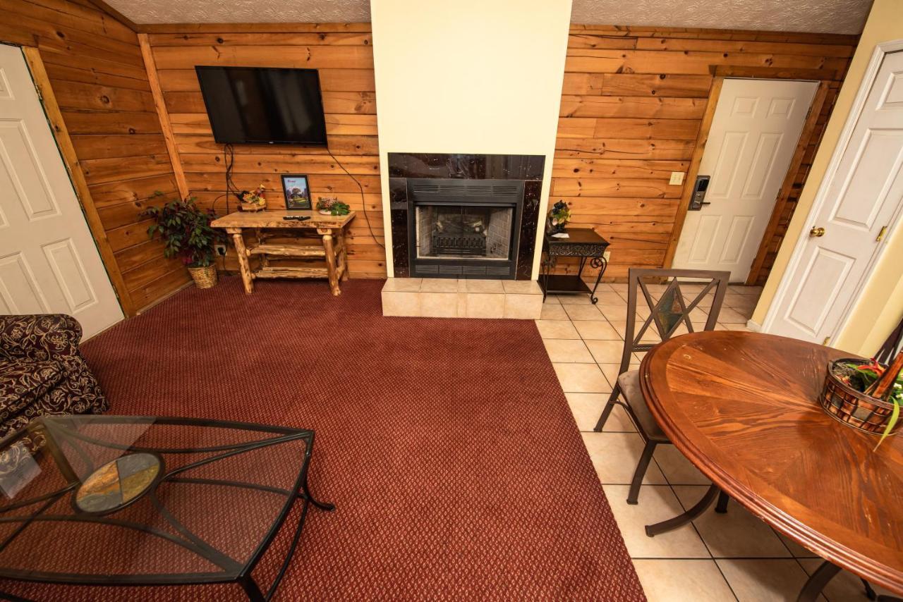 Cabin Close To Parkway Rd With River View Pigeon Forge Esterno foto